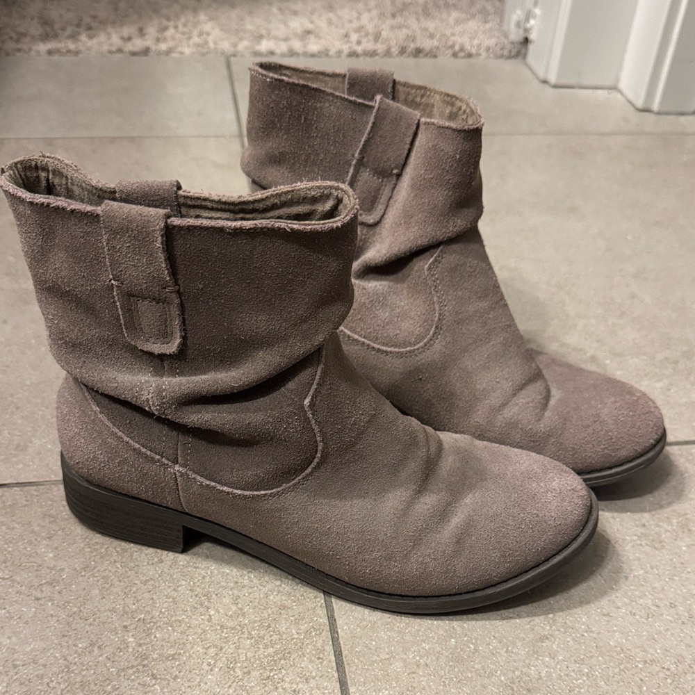 American Eagle Outfitters Taupe Ankle Booties